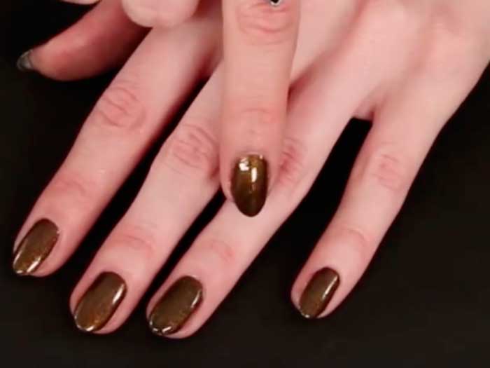 Πως να Φτιάξεις ένα Σπασμένο Νύχι. Το Video με 47 εκατομμύρια views