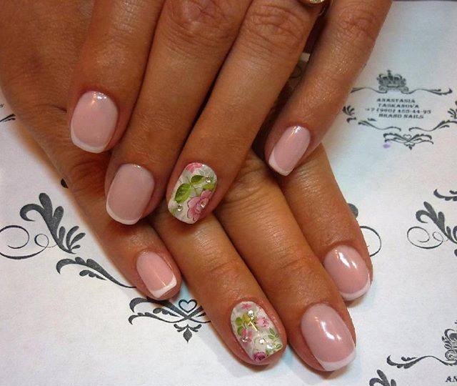 10 Ιδέες σε Σχέδια Νυχιών με Λουλούδια για την Άνοιξη