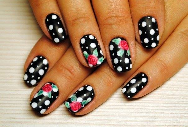 10 Ιδέες σε Σχέδια Νυχιών με Λουλούδια για την Άνοιξη