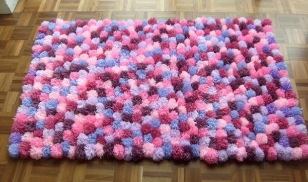 DIY: Φτιάξε μόνη σου ένα Υπέροχο Χαλάκι Pompom