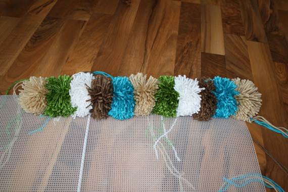 DIY: Φτιάξε μόνη σου ένα Υπέροχο Χαλάκι Pompom