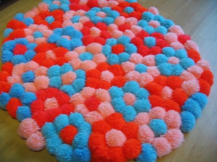 DIY: Φτιάξε μόνη σου ένα Υπέροχο Χαλάκι Pompom