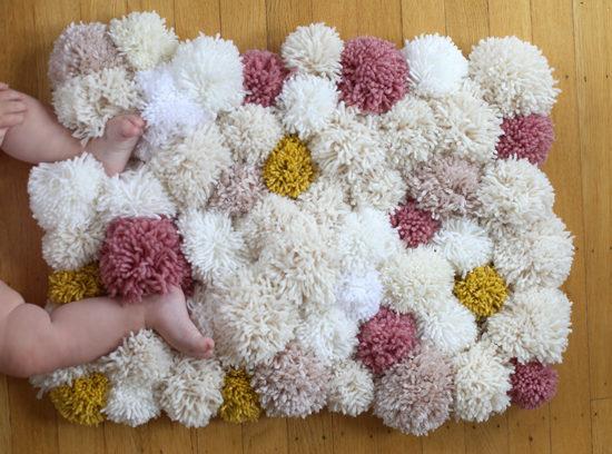 DIY: Φτιάξε μόνη σου ένα Υπέροχο Χαλάκι Pompom