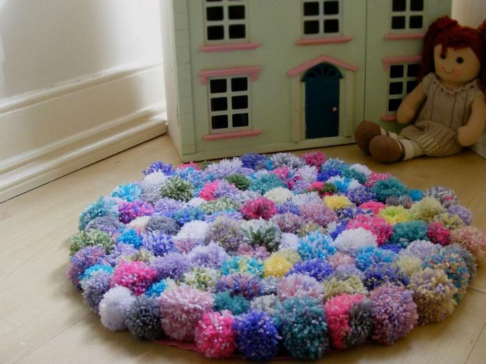 DIY: Φτιάξε μόνη σου ένα Υπέροχο Χαλάκι Pompom