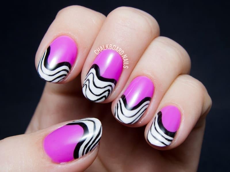Wavy nails: Τα πιο κομψά κυματιστά σχέδια νυχιών