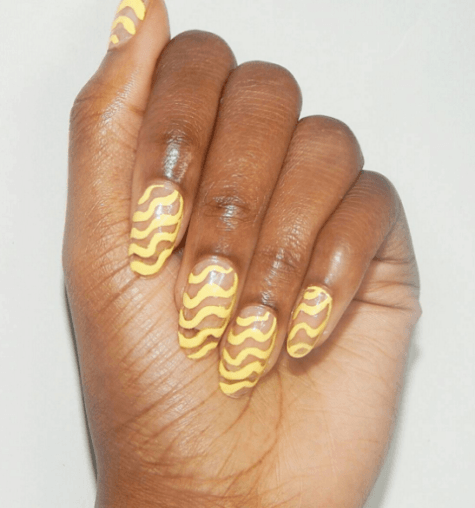 Wavy nails: Τα πιο κομψά κυματιστά σχέδια νυχιών