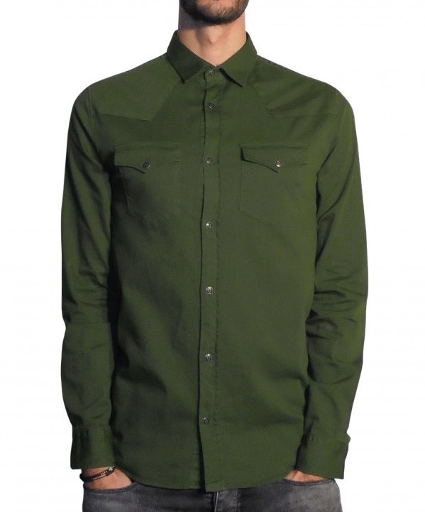 Για ένα safari look, επιλέξτε αυτό το ανδρικό πουκάμισο