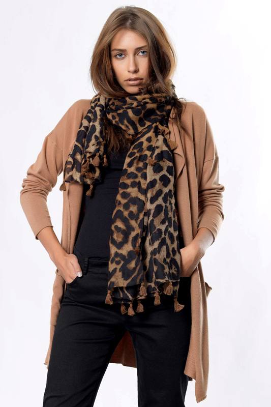 Πλεκτή ζακέτα στο χρώμα της άμμου για αμέτρητους συνδυασμούς